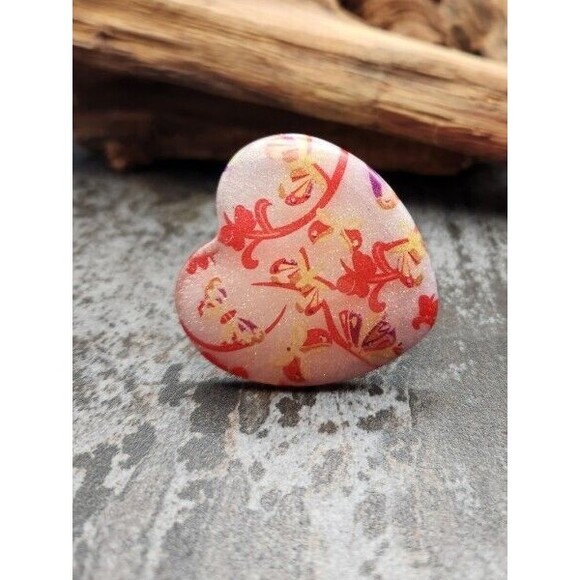 Large Vintage Heart-Shaped‎ Floral Resin Ring Size 7 / Romantic - Picture 3 of 3
